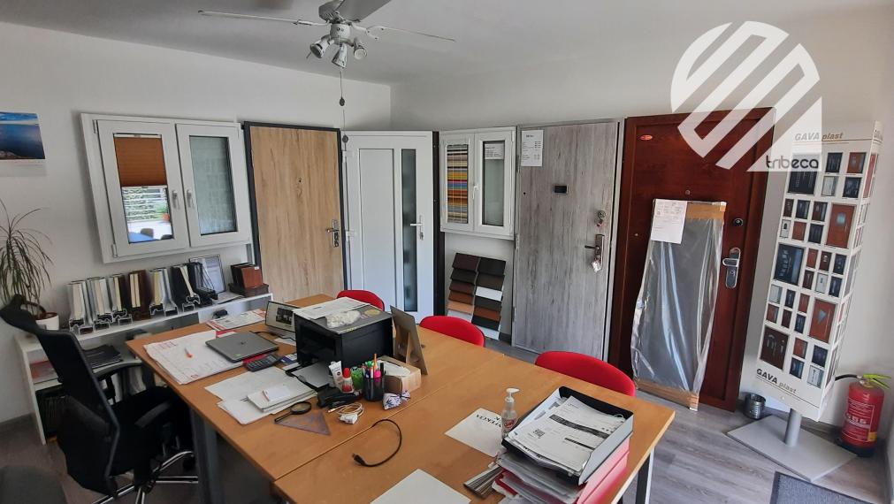 Predaj priestorov na podnikanie  90 m² v P.Bystrici na ulici Moyzesova.