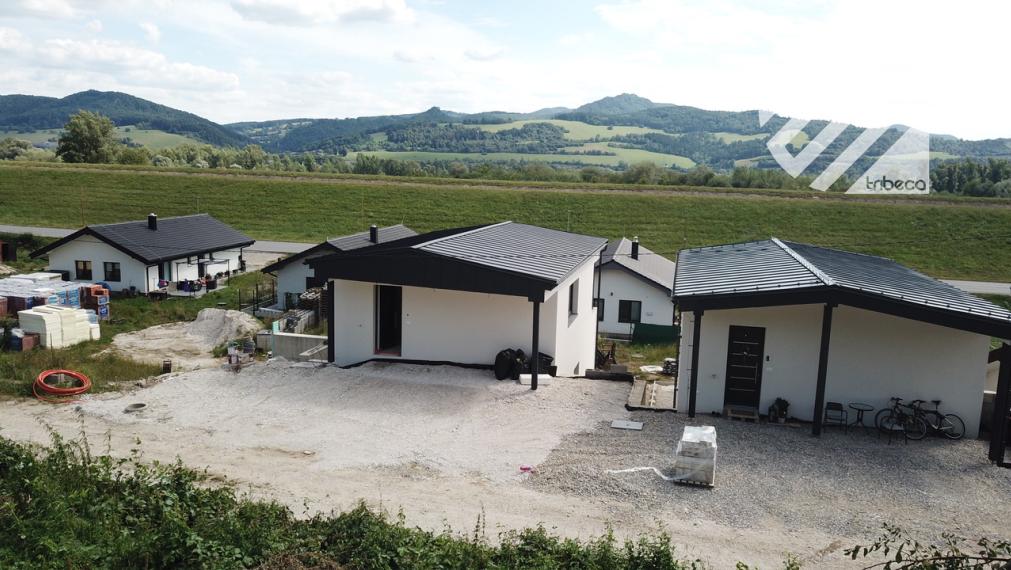 Nová IBV-byt č.1: Trojizbový byt so súkromným parkovaním a predzáhradkou v Kotešovej