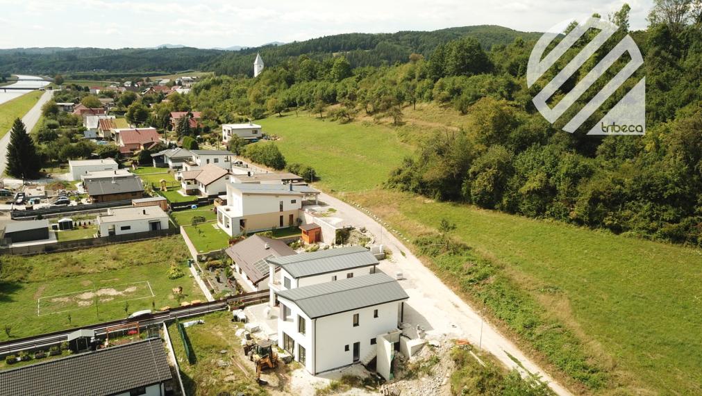 Predané - Trojizbový holobyt v novostavbe  s  predzáhradkou a parkovaním.