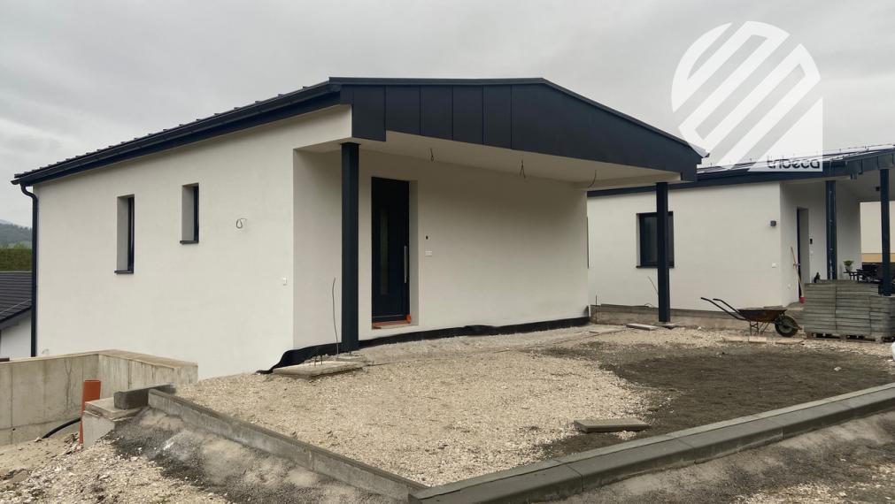 Predané-Trojizbový holobyt  v novostavbe s parkovaním v Kotešovej