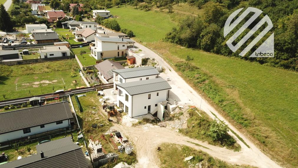 Predané-Trojizbový holobyt  v novostavbe s parkovaním v Kotešovej