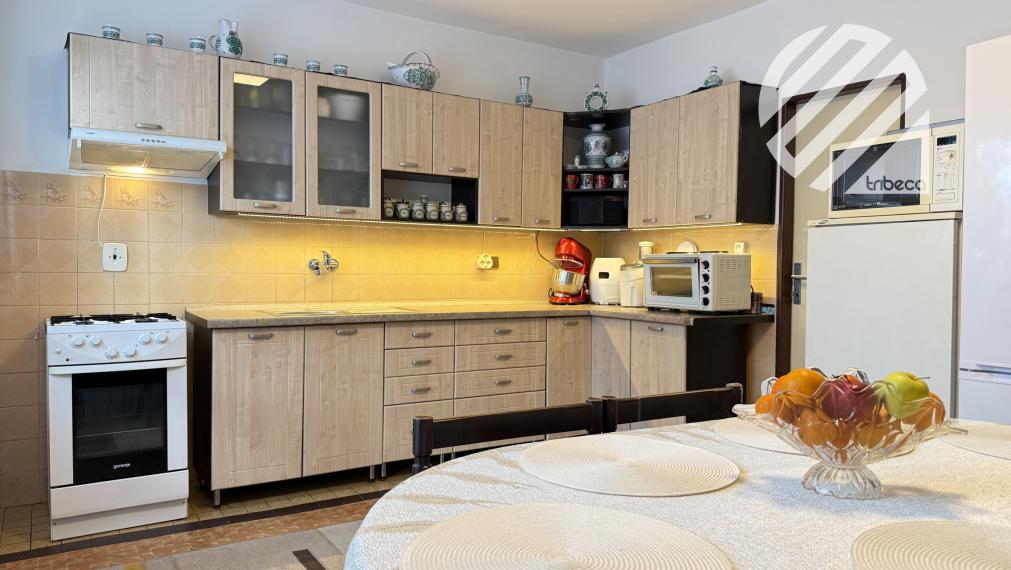 Na predaj RODINNÝ DOM v centre obce Konská