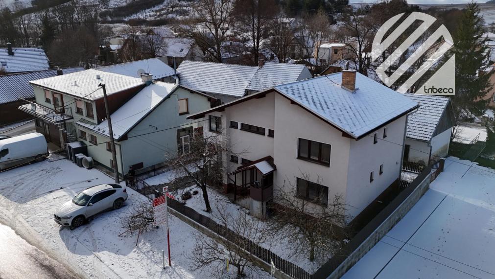 Na predaj RODINNÝ DOM v centre obce Konská