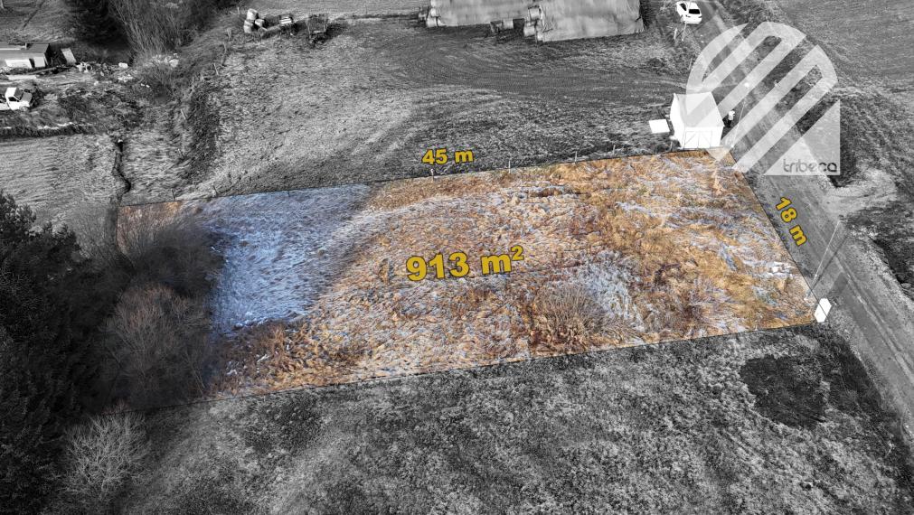 Slnečný stavebný pozemok so stavebným povolením v Hruštíne