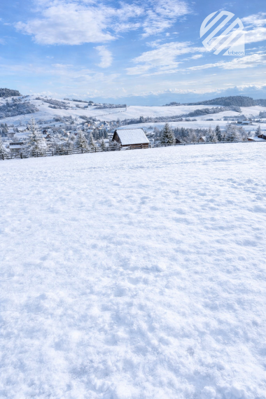 Na predaj čarovný rekreačný pozemok pri lese, 892 m²