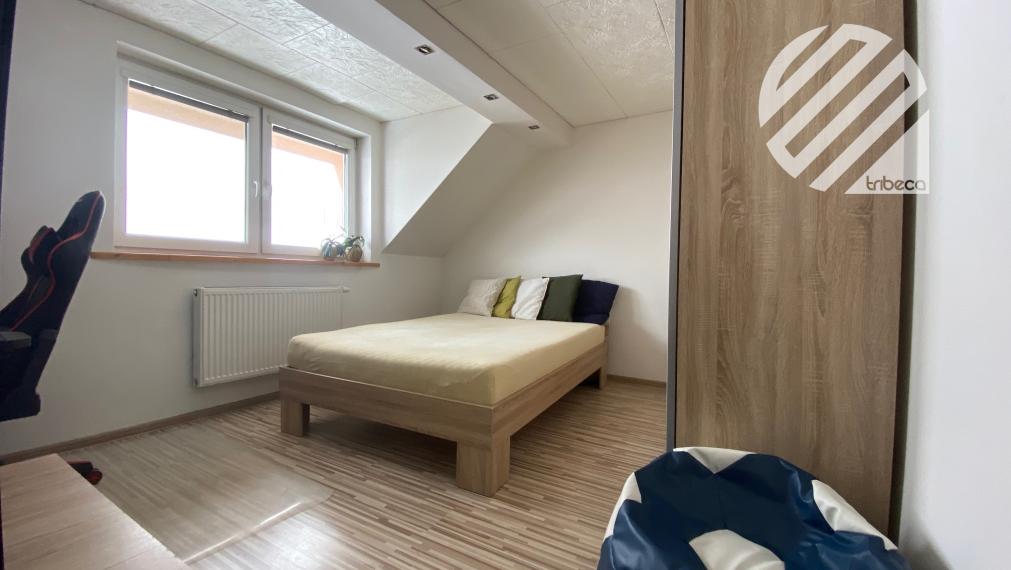 Rodinný dom s apartmánom v centre Tepličky nad Váhom – bývanie, podnikanie aj príjem v jednom