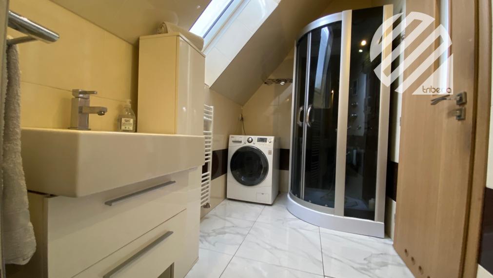 Rodinný dom s apartmánom v centre Tepličky nad Váhom – bývanie, podnikanie aj príjem v jednom