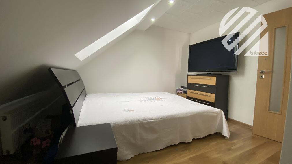 Rodinný dom s apartmánom v centre Tepličky nad Váhom – bývanie, podnikanie aj príjem v jednom