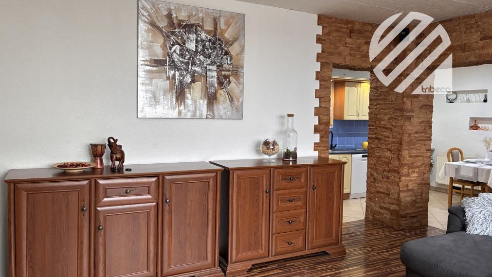 Rodinný dom s apartmánom v centre Tepličky nad Váhom – bývanie, podnikanie aj príjem v jednom