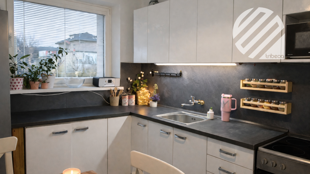 Priestranný 3-izbový 83m2 byt v tehlovom dome / KNM, Litovelská