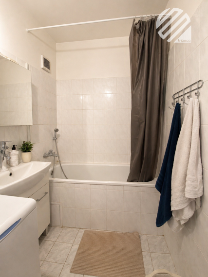 Predaj 3- izbový byt Žilina Solinky, 69 m2 + loggia, čiastočná rekonštrukcia