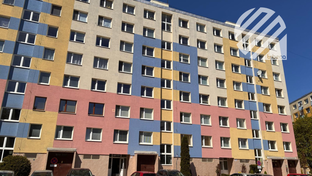 REZERVOVANÉ Predaj 3- izbový byt Žilina Solinky, 69 m2 + loggia, čiastočná rekonštrukcia