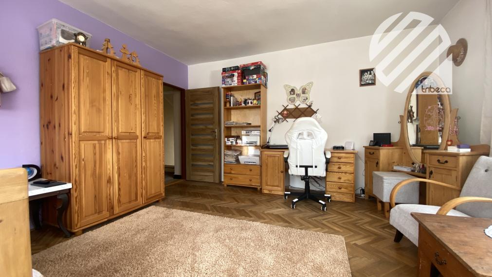 Rodinný dom s garážou a prekrásnou  záhradou v Považskom Chlmci