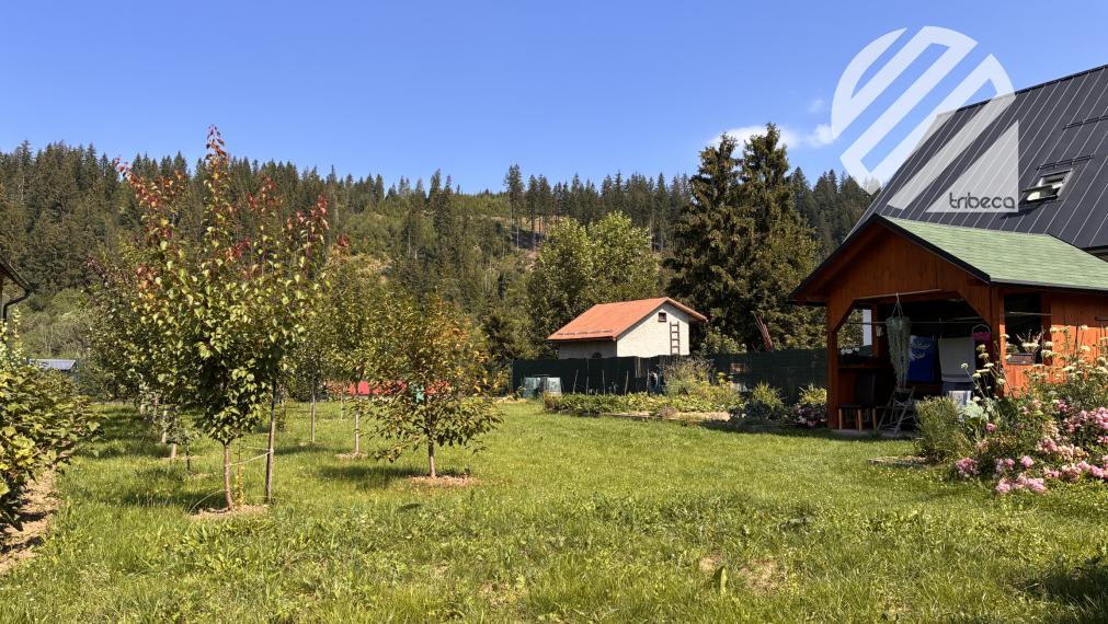 Polyfunkčný RD s dvoma bytovými jednotkami, výrobnou dielňou, parkovaním, garážou a pozemkom 1 276 m² – Čierne pri Čadci