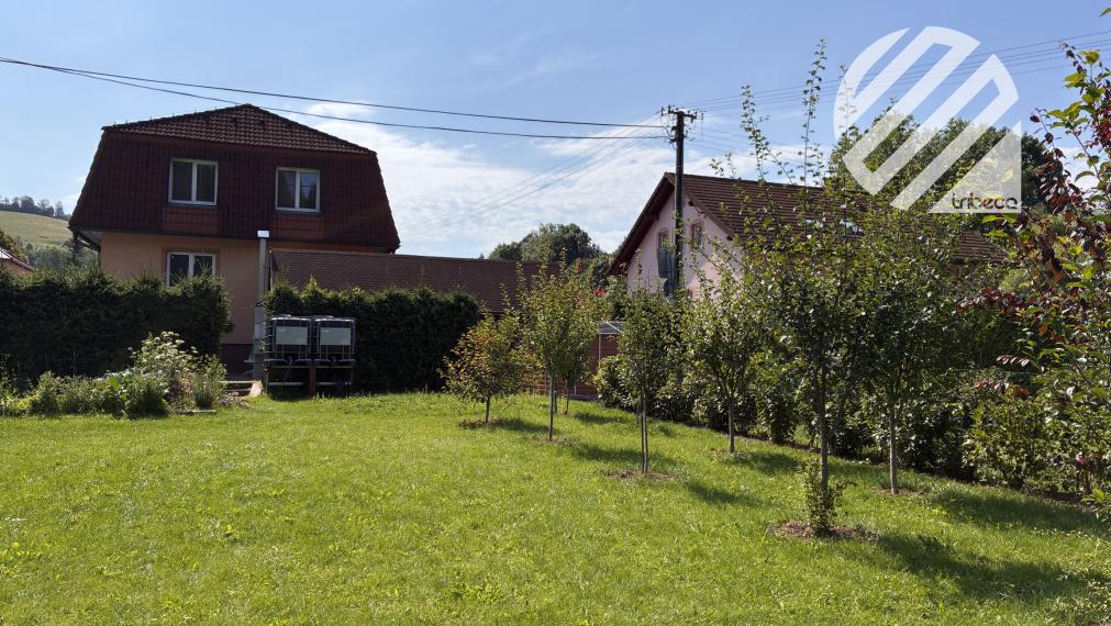 Polyfunkčný RD s dvoma bytovými jednotkami, výrobnou dielňou, parkovaním, garážou a pozemkom 1 276 m² – Čierne pri Čadci