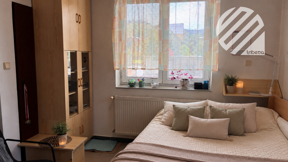 Polyfunkčný RD s dvoma bytovými jednotkami, výrobnou dielňou, parkovaním, garážou a pozemkom 1 276 m² – Čierne pri Čadci
