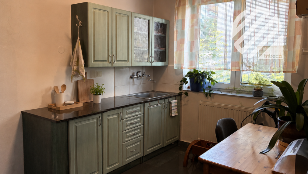 Polyfunkčný RD s dvoma bytovými jednotkami, výrobnou dielňou, parkovaním, garážou a pozemkom 1 276 m² – Čierne pri Čadci