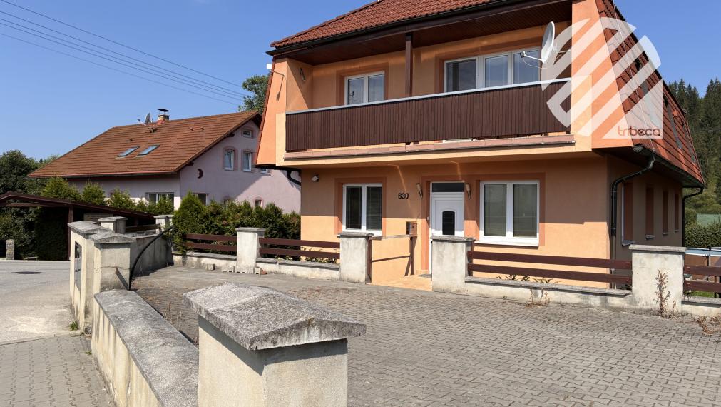 Polyfunkčný RD s dvoma bytovými jednotkami, výrobnou dielňou, parkovaním, garážou a pozemkom 1 276 m² – Čierne pri Čadci