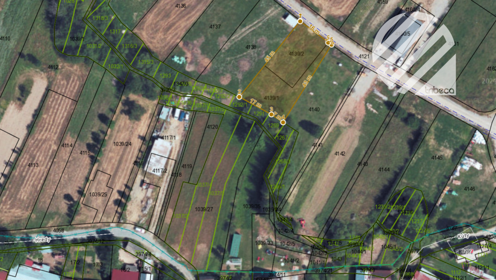 Stavebný pozemok s platným povolením – Hruštín | 913 m²