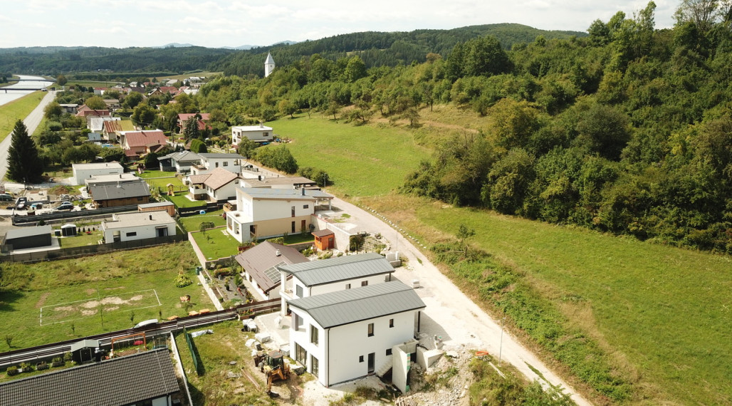 Nová IBV-byt č.1: Trojizbový byt so súkromným parkovaním a predzáhradkou v Kotešovej