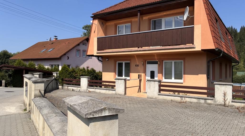 Polyfunkčný RD s dvoma bytovými jednotkami, výrobnou dielňou, parkovaním a pozemkom 1 276 m² – Čierne pri Čadci