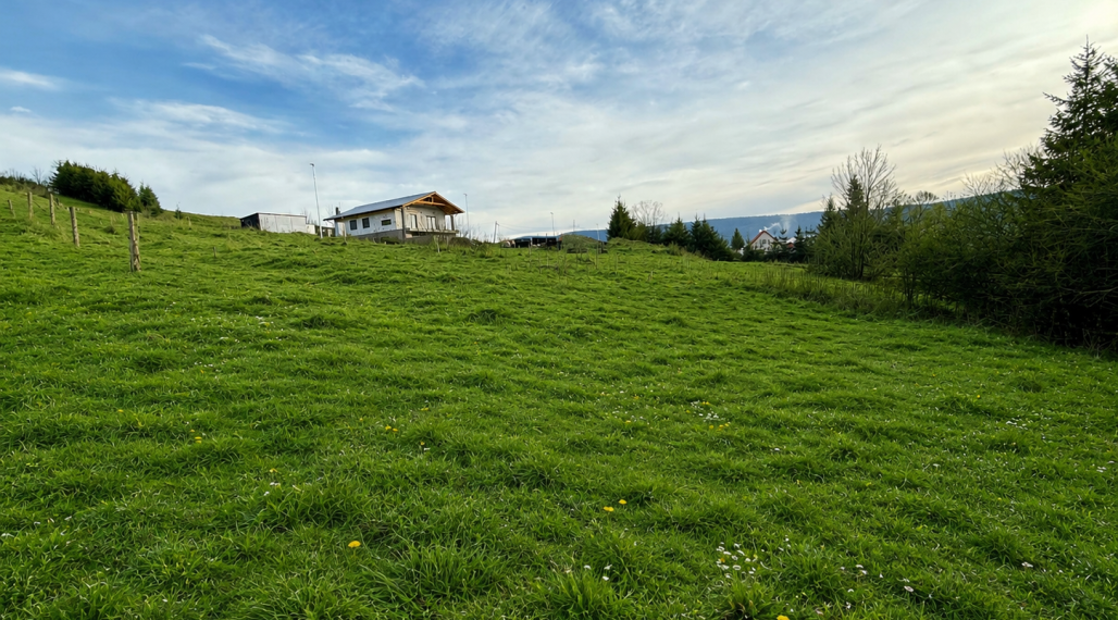 Stavebný pozemok s platným povolením – Hruštín | 913 m²