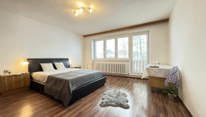 Poschodie: spálňa s výstupom na balkón a s rozlohou 23 m²