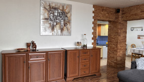 Obývačka prízemie- vstup do kuchyne