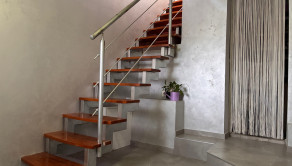 schodisko na 1. poschodie