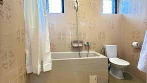 Poschodie: kúpeľňa s WC s rozlohou 6 m²