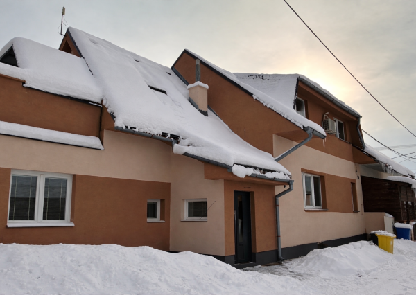 Rodinný dom s apartmánom v centre Tepličky nad Váhom – bývanie, podnikanie aj príjem v jednom