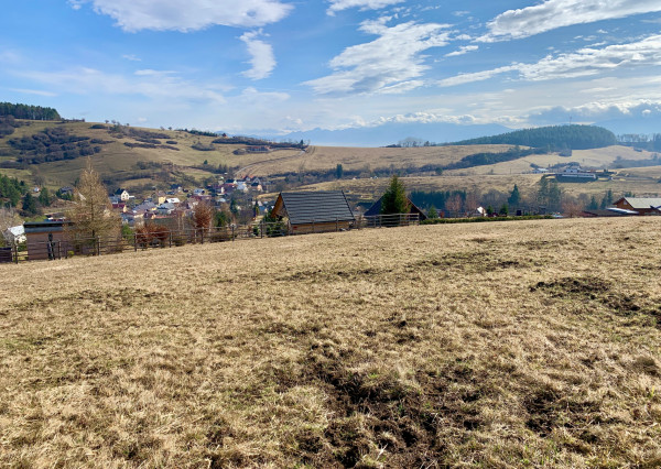 Na predaj čarovný rekreačný pozemok pri lese, 892 m²