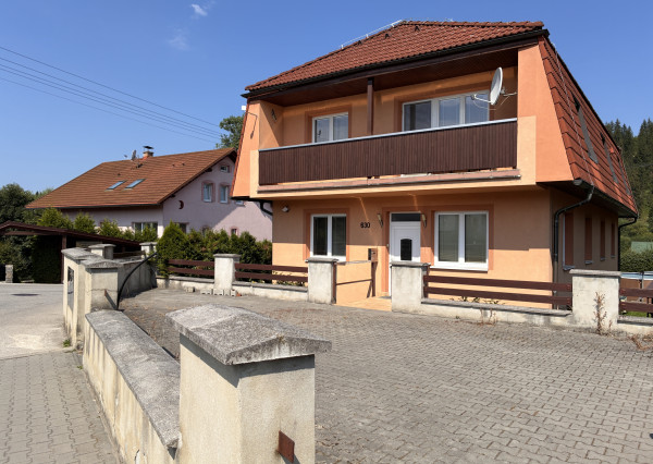 Polyfunkčný RD s dvoma bytovými jednotkami, výrobnou dielňou, parkovaním a pozemkom 1 276 m² – Čierne pri Čadci