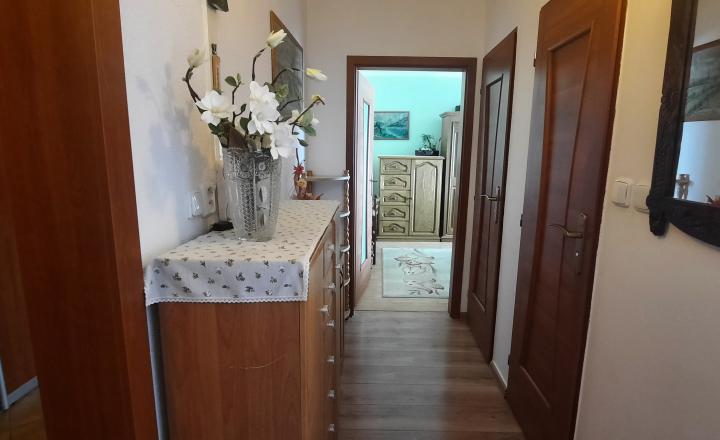 Predané  2-izb.byt 69 m2 s balkónom a výhľadom v KNM 128 800 Eur - fotografia 4