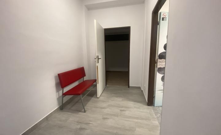 Prenajaté : Svetlý nebytový priestor na prenájom 34 m2 – Žilina, zdravotné stredisko - fotografia 3