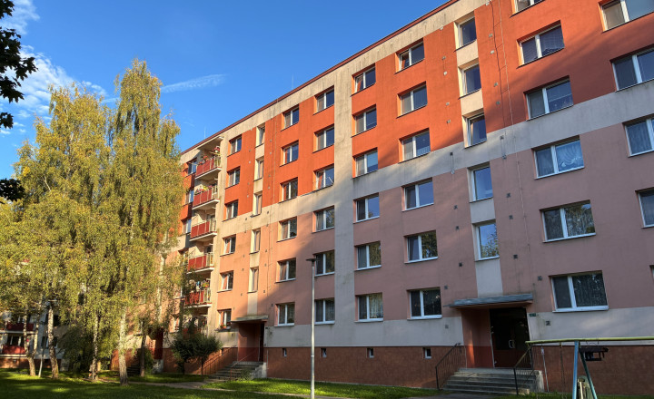 PREDANÉ: 3-izbový byt na predaj v obľúbenej časti Vlčiniec