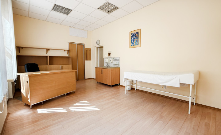 Prenájom ambulancií v zdravotníckom zariadení - fotografia 1