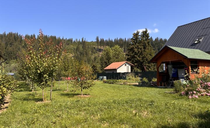 Nová cena! Polyfunkčný RD -2 bytové jednotky, dielňa, garáž, parkovanie, bazén, pozemok 1276m2- Čierne pri Čadci - fotografia 3