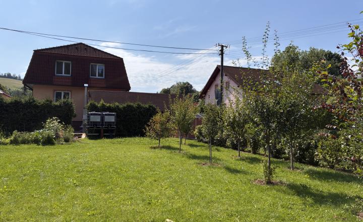 Nová cena! Polyfunkčný RD -2 bytové jednotky, dielňa, garáž, parkovanie, bazén, pozemok 1276m2- Čierne pri Čadci - fotografia 4