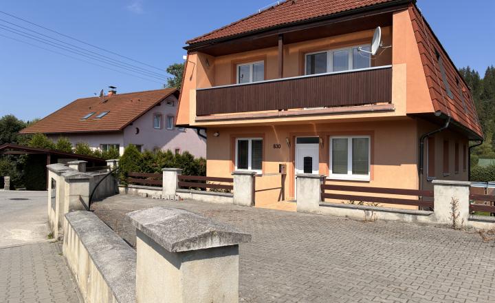 Nová cena! Polyfunkčný RD -2 bytové jednotky, dielňa, garáž, parkovanie, bazén, pozemok 1276m2- Čierne pri Čadci - fotografia 1