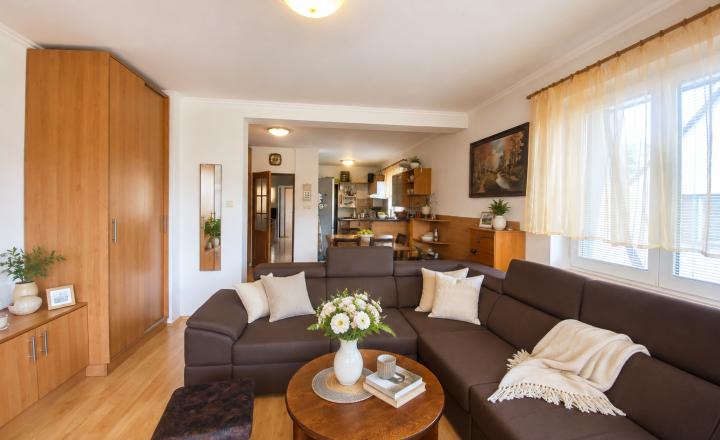 Nová cena! Polyfunkčný RD- 2 byt. jednotky, výrobná dielňa, parkovanie, pozemok 1 276 m²– Čierne pri Čadci - fotografia 11