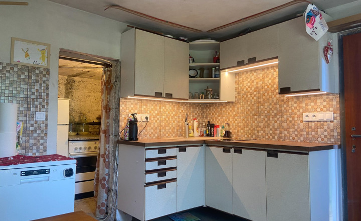 Teplička nad Váhom-Dubeň – 414 m² záhrada, fóliovník, studňa, chatka. - fotografia 7