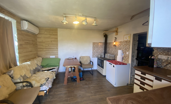Teplička nad Váhom-Dubeň – 414 m² záhrada, fóliovník, studňa, chatka. - fotografia 9