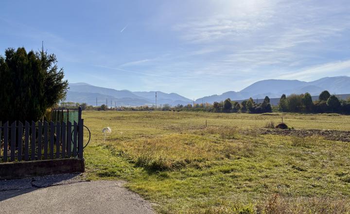Postavte si dom v Gbeľanoch – rovinatá parcela | 786 m² - fotografia 1