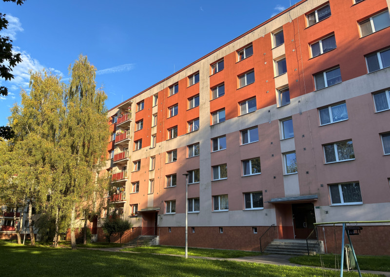 PREDANÉ: 3-izbový byt na predaj v obľúbenej časti Vlčiniec
